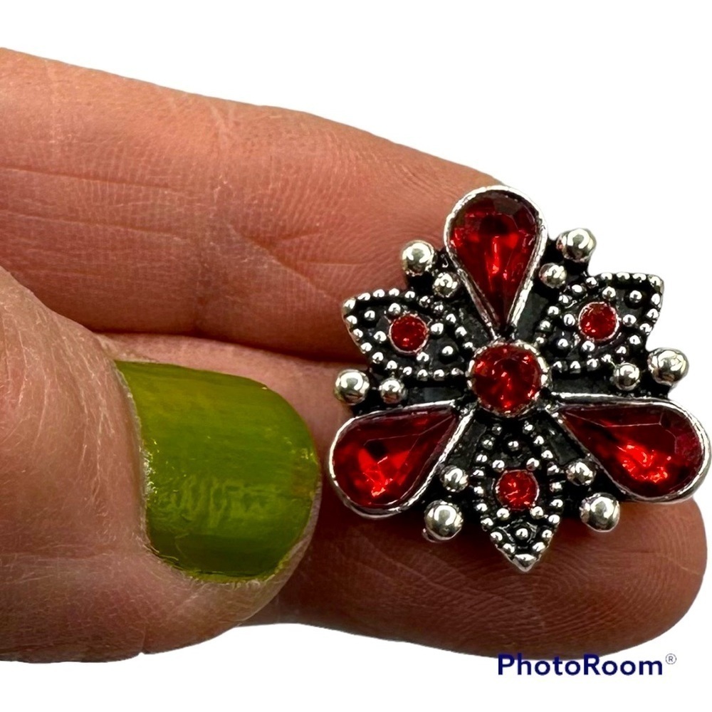 Ginger Snap #208 - “Red Pinwheel Flower” For 18mm Snap Jewelry!